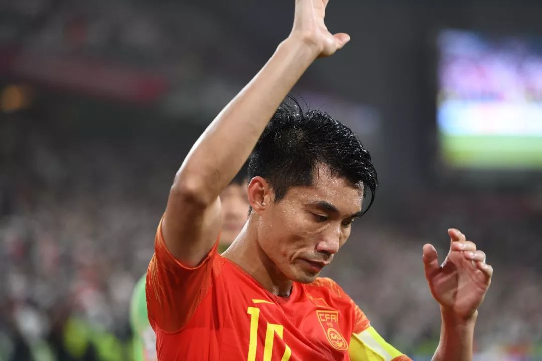 包含亚洲职业足球竞技升级：球员技战术精益求精的词条